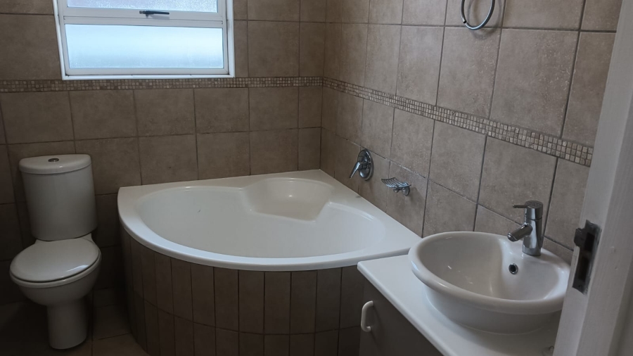 3 Bedroom Property for Sale in Beacon Bay North Eastern Cape